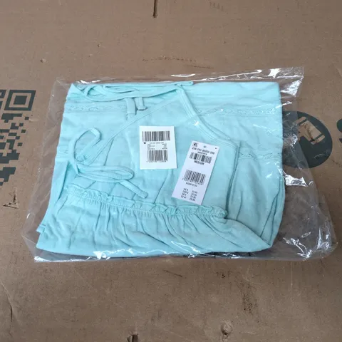 BAGGED HOLLISTER EASY TIE FRONT BABYDOLL TOP IN LIGHT BLUE - MEDIUM