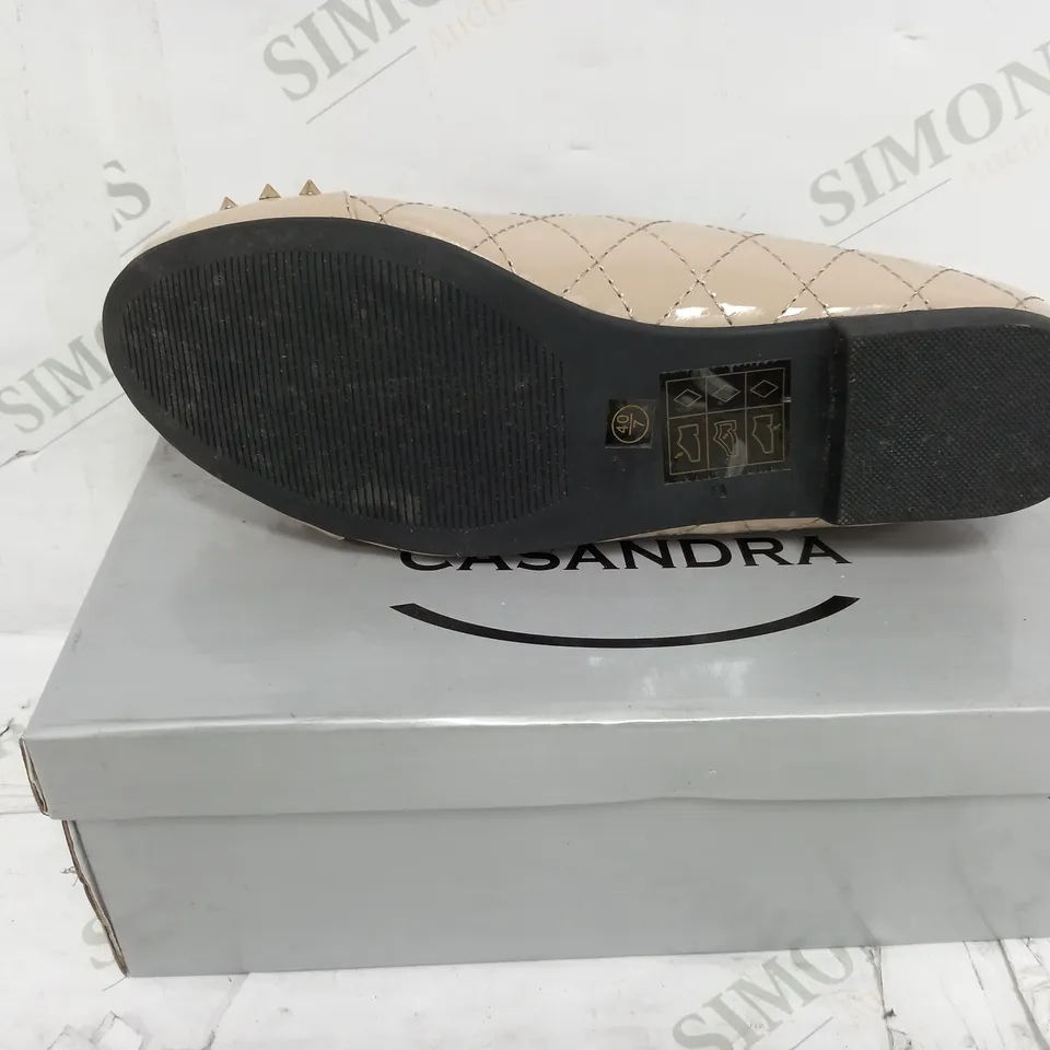 NUDE PATENT GOLD SPIKED TOE SIZE 7