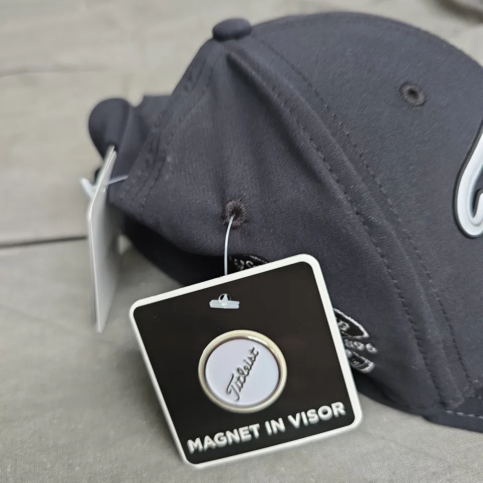 TITLEIST NAVY GOLF CAP WITH MAGNET IN VISOR