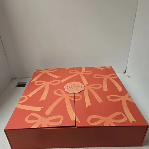 GLOSSY BOX BEAUTY ADVENT CALENDAR - 25 DAY COUNTDOWN BOX (PINK/CORAL)