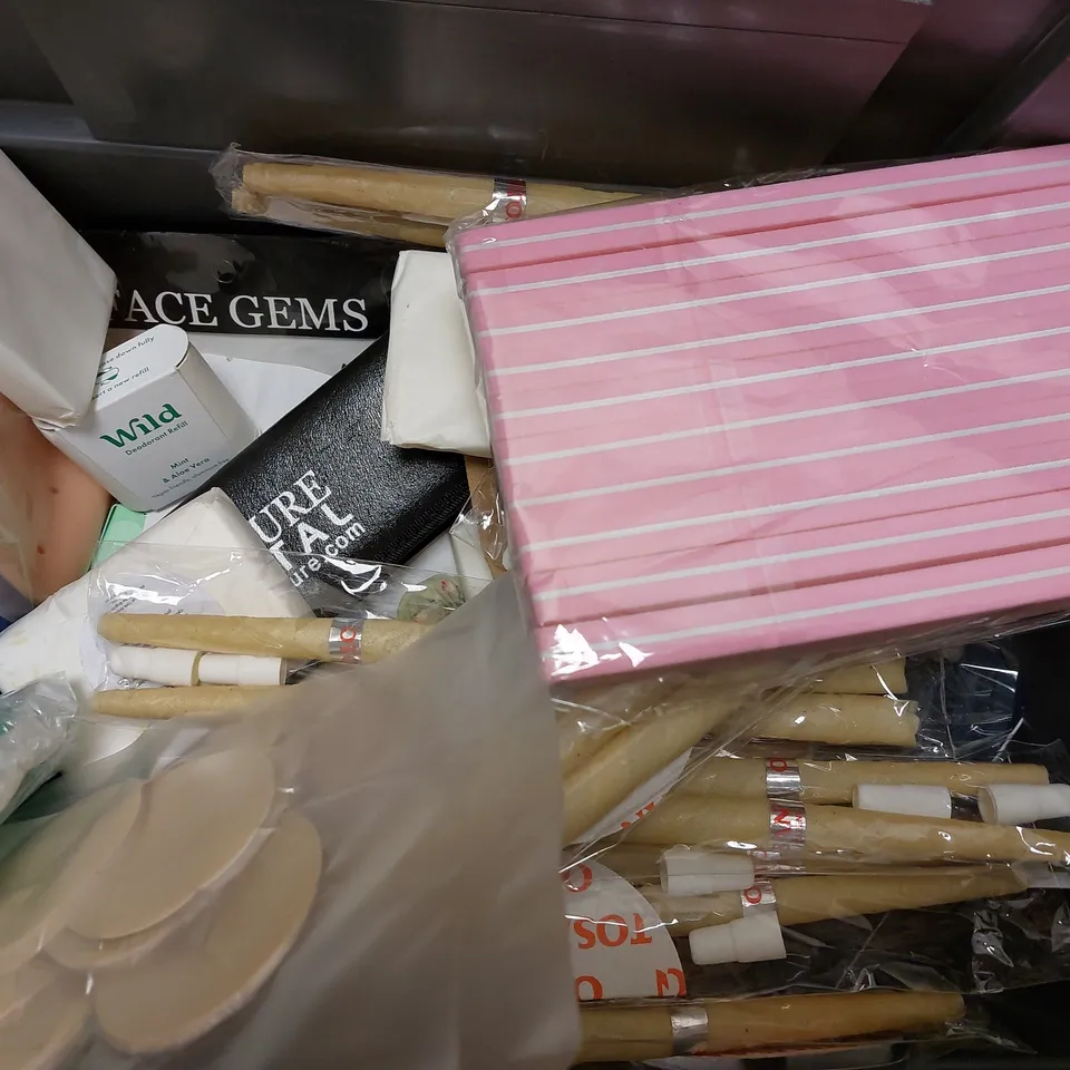 BOX OF APPROX 20 COSMETIC ITEMS TO INCLUDE W7 STICK ON NAILS. FAKE EYELASHES AND ASSORTED SOAP BARS