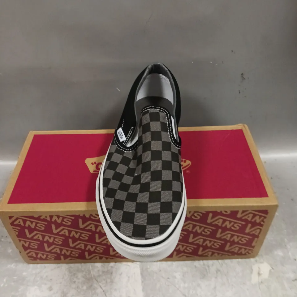 BOXED PAIR OF VANS CLASSIC SLIP ON SHOES - 6