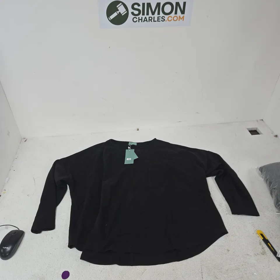 LA MAREY BLACK CREW-NECK LONG-SLEEVE TOP, SIZE M 