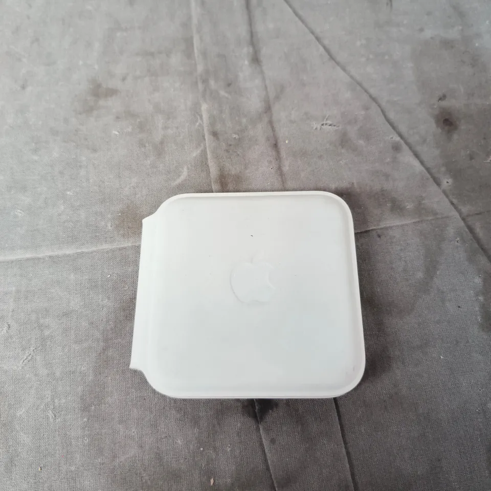 APPLE MAGSAFE DUO CHARGER – WHITE