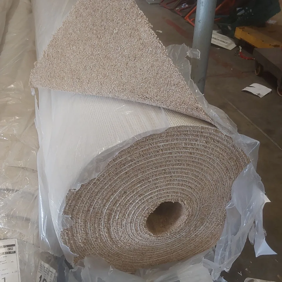 ROLL OF QUALITY SWALEDALE OAK TREE CARPET // SIZE: APPROX 4 X 20.65m