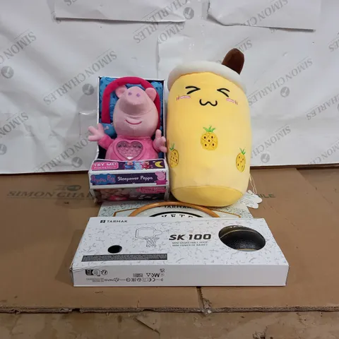 ASSORTED BOX OF APPROXIMATELY 10 TOYS AND GAMES TO INCLUDE AMOZO STUFFED ANIMAL PILLOW, PEPPA PIG SLEEPOVER PEPPER TOY, TARMAK SK100 MINI BASKETBALL AND HOOP, ETC