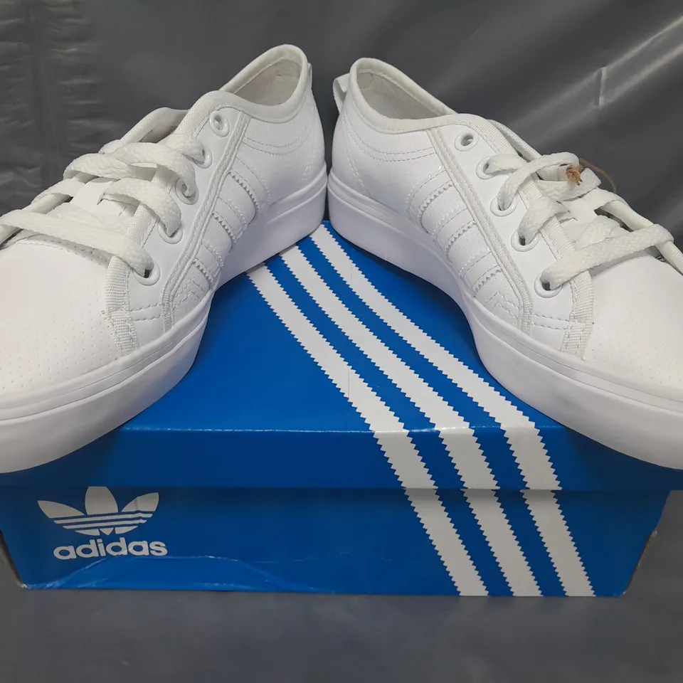 BOXED PAIR OF ADIDAS NIZZA LO CL SHOES IN WHITE UK SIZE 4