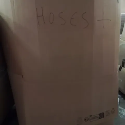 PALLET CONTAINING A LARGE QUANTITY OF HOSES