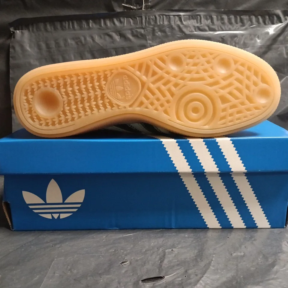 BOXED PAIR OF ADIDAS HANDBALL SPEZIAL SHOES IN GREEN SIZE UK 8