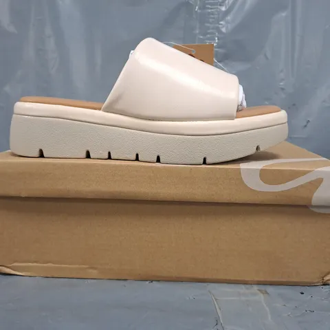 BOXED PAIR OF ELLA OPEN TOE FLATFORM SANDALS IN CREAM SIZE 4