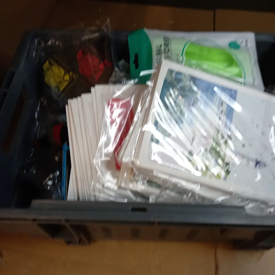 LOT OF APPROXIMATEY 15 ITEMS TO INCLUDE HOSE GUNS, GOLDEN BEADS PROFESSIONAL-MINI, TV REMOTE, ETC