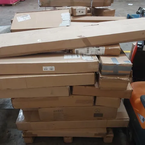 PALLET OF ASSORTED BOXED FURNITURE AND FURNITURE PARTS 