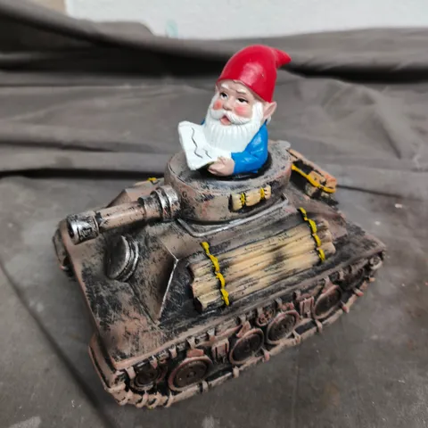 A BIT QUACKERS GNOME IN A TANK ORNAMENT 