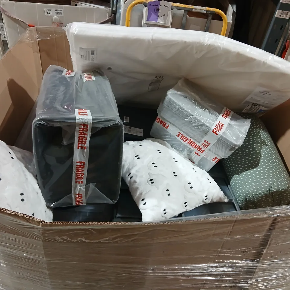 PALLET OF APPROXIMATELY 21 ASSORTED PRODUCTS TO INCLUDE; REALLY USEFUL CLEAR STORAGE BOXES, RU BOX AND LID, GH DRAWER UNIT, SCULPTURAL SHELF, LOZENGE MIRROR GOLD AND TRAVEL MATTRESS