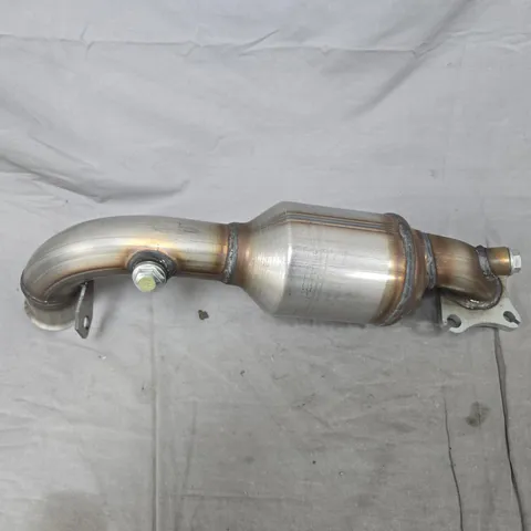 CATALYTIC CONVERTER ASSEMBLY WITH EXHAUST PIPING – USED