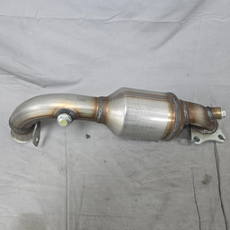 CATALYTIC CONVERTER ASSEMBLY WITH EXHAUST PIPING – USED