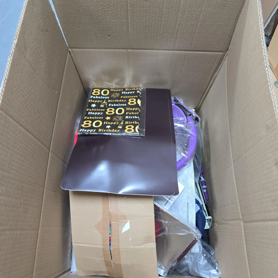 BOX OF APPROXIMATELY 15 ASSORTED HOUSEHOLD ITEMS INCLUDING YOGA BLOCKS , PASSPORT COVER AND TRAVEL PILLOW 