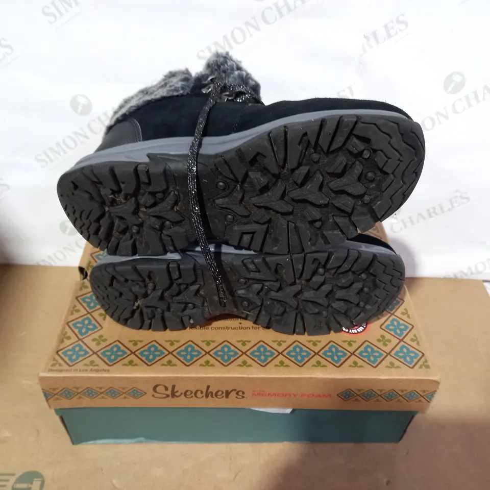 BOXED PAIR OF SKECHERS- SIZE 5.5