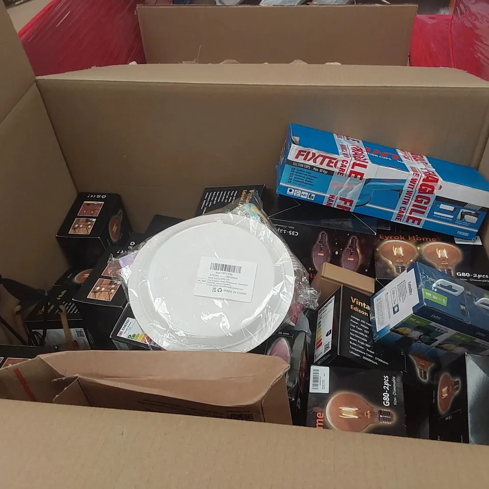 PALLET OF ASSORTED ITEMS INCLUDING:PREMIUM PLUSH PILLOWS, LIGHT BULBS, BLANKET, SUNHAT, BABY TOYS, CAMPING LANTERN, SUCTION CUPS ECT
