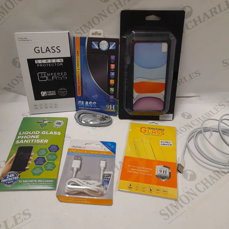 BOX OF APPROX 20 ITEMS TO INCLUDE TEMPERED GLASS SCREEN PROTECTOR, PROTECTIVE PHONE CASE AND USB CHARGE CABLES - ASSORTED PHONES