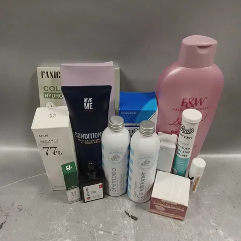 APPROXIMATELY 20 ASSORTED COSMETIC ITEMS TO INCLUDE - FAIR & WHITE BRIGHTENING SHOWER GEL - FANCIER COLLAGEN HYDROGEL MASK - GRUUM FACIAL SERUM - ETC