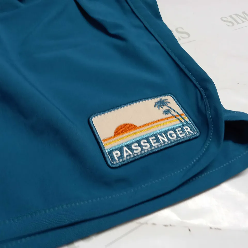 PASSENGER EXPLORE HYBRID SHORTS IN BLUE CORAL - SMALL