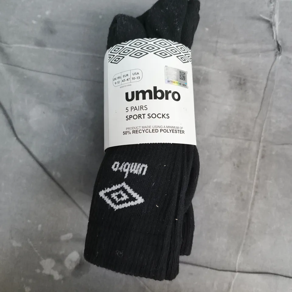 UMBRO 5 PACK OF SOCKS IN BLACK - UK 9-12