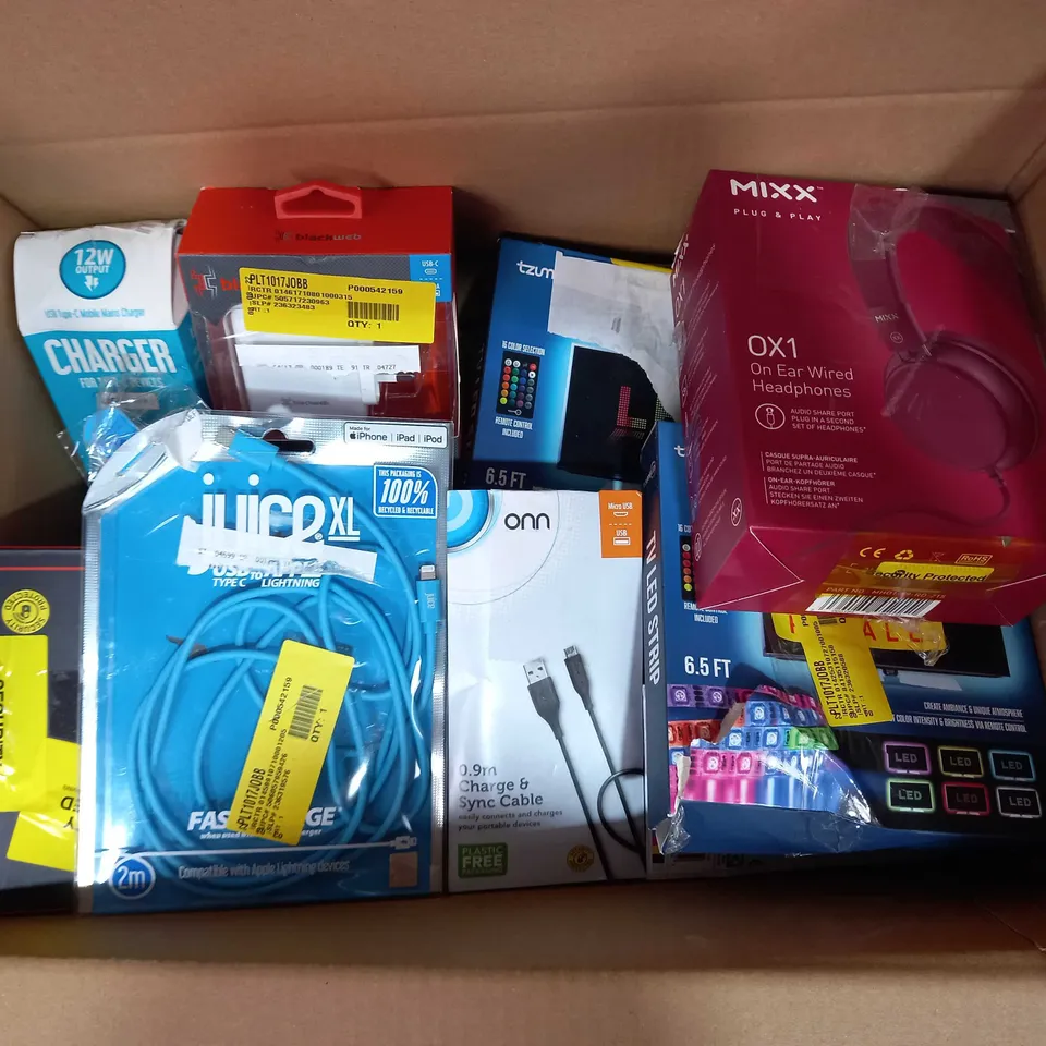 LOT OF APPROX. 20 ITEMS INCLUDING HEADPHONES, USB CABLES, LED STRIPS
