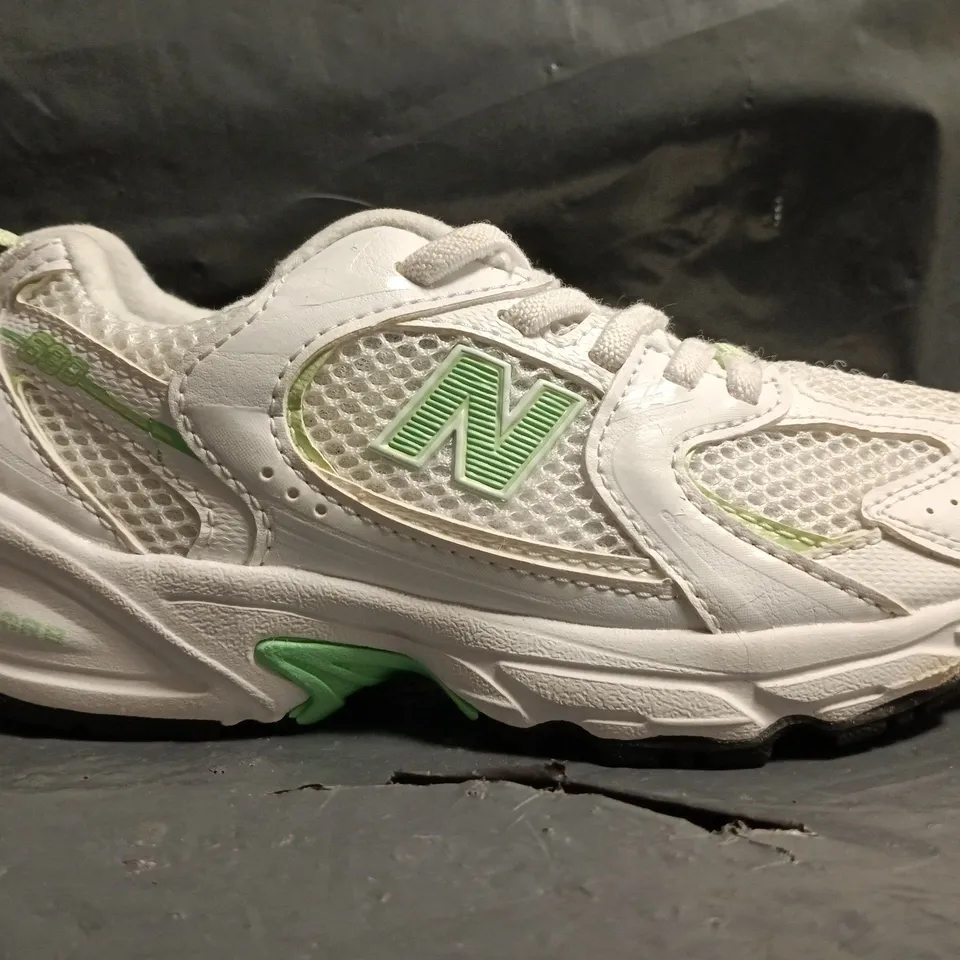 PAIR OF NEW BALANCE KIDS 530 TRAINERS IN WHITE/MINT GREEN SIZE UK 11