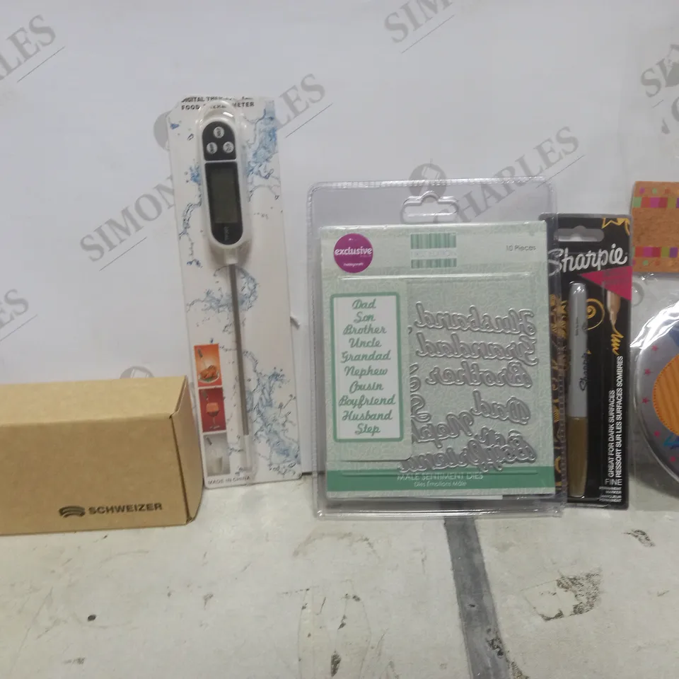 BOX OF APPROXIMATELY 20 ASSORTED ITEMS TO INCLUDE - LARGE 60 BADGE - SHARPIE IN GOLD - SCHWEIZER MAGNIFIER ETC