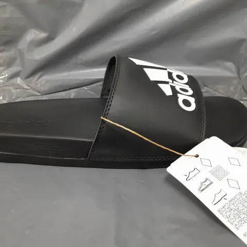 BOXED PAIR OF ADIDAS ADILETTE COMFORT SLIDERS IN BLACK/WHITE UK SIZE 8