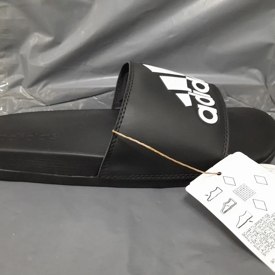 BOXED PAIR OF ADIDAS ADILETTE COMFORT SLIDERS IN BLACK/WHITE UK SIZE 8