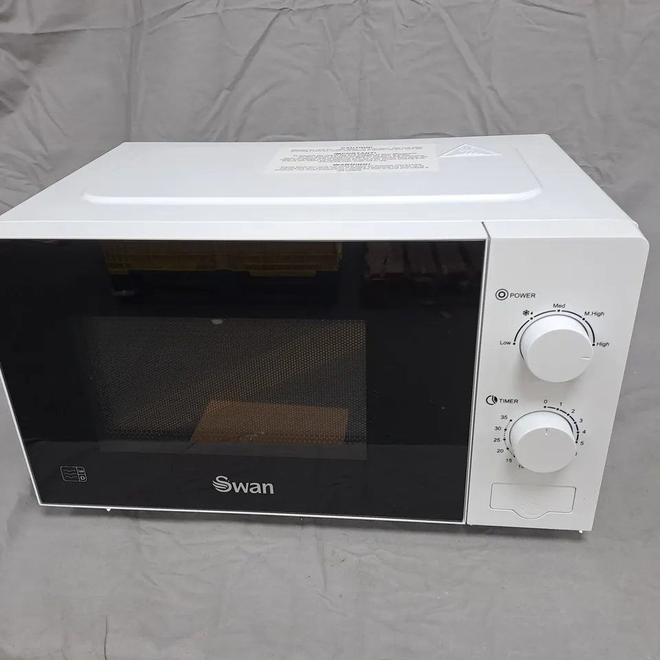 BOXED SWAN 20L 700W MANUAL MICROWAVE IN WHITE - COLLECTION ONLY