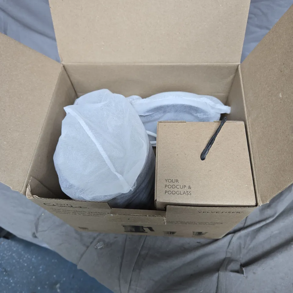 HOTEL CHOCOLAT VELVETISER HOT CHOCOLATE MAKER – BOXED WITH PODCUP & PODGLASS