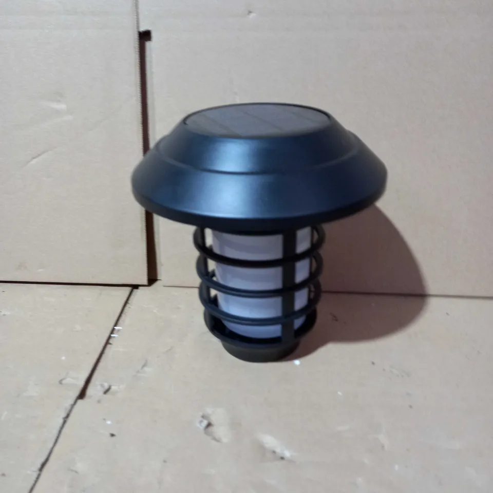 OUTLET BELL & HOWELL SET OF 4 SOLAR 21 LUMENS DUAL WHITE STAKE LIGHTS