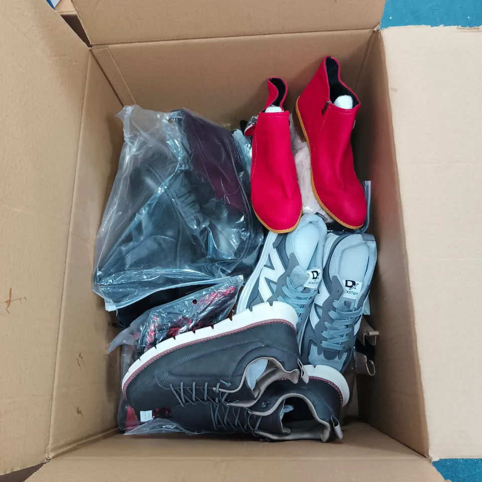 BOX OF APPROXIMATELY 15 ASSORTED FOOTWEAR ITEMS OF VARIOUS SIZES, COLOURS AND STYLES