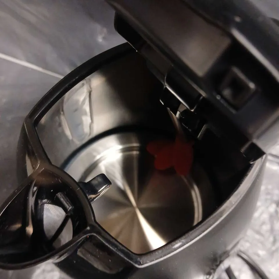 RUSSELL HOBBS TEXTURES BLACK ELECTRIC KETTLE – BOXED