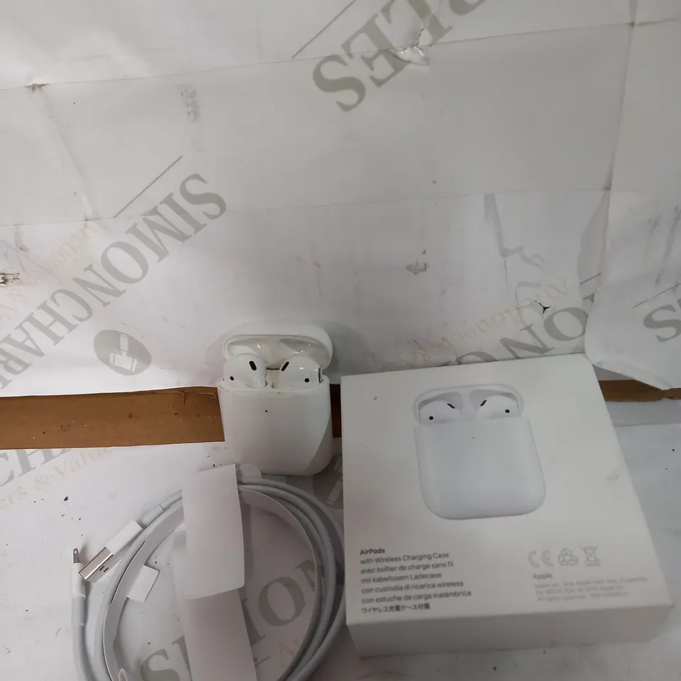 APPLE AIR PODS 