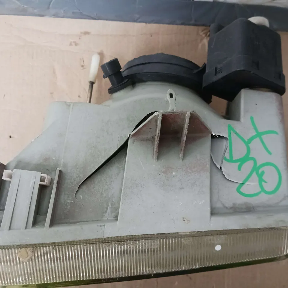 1994 VW POLO HEADLIGHT ASSEMBLIES 