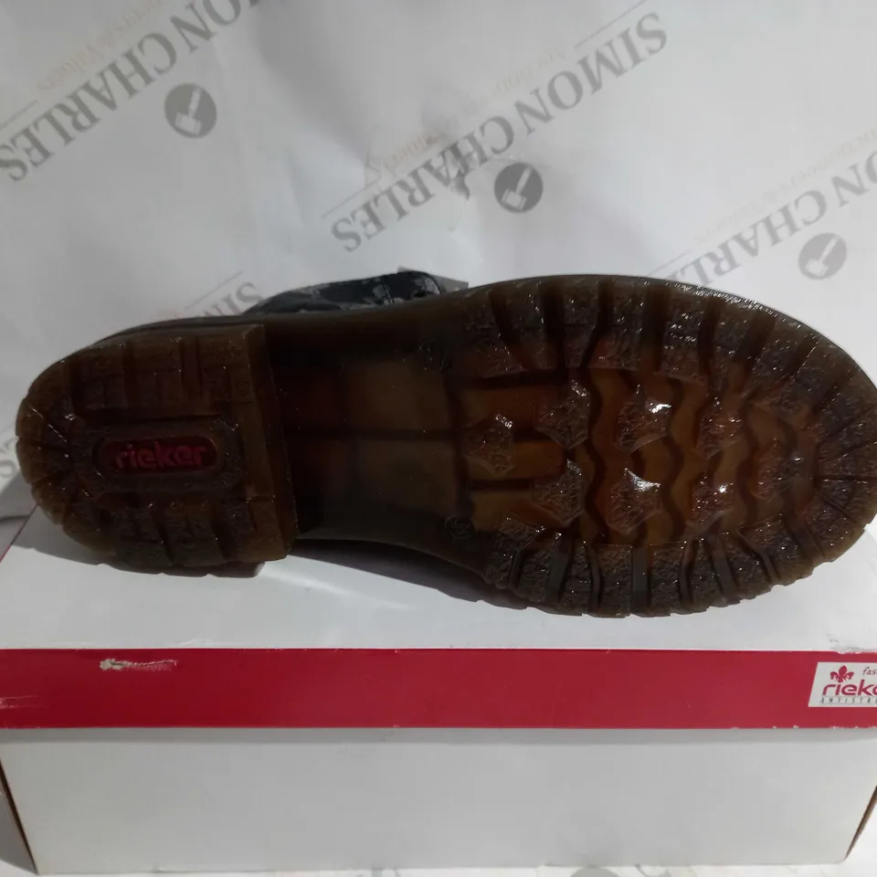 REIKER FLORAL BOOT BLACK SIZE 6