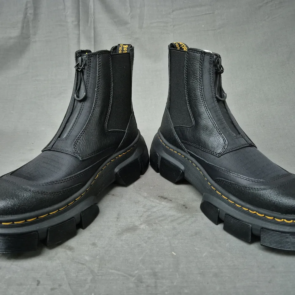 BOXED PAIR OF DR MARTENS 2976 DMXL ANKLE BOOTS IN BLACK UK SIZE 8