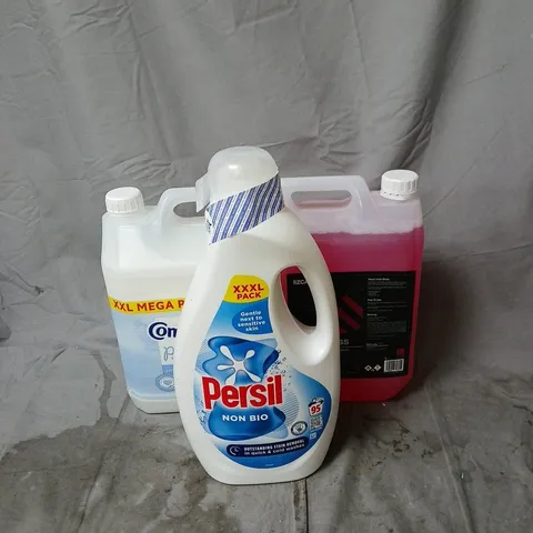 APPROXIMATELY 4 ASSORTED HOUSEHOLD LIQUID PRODUCTS TO INCLUDE PERSIL NON BIO XXXL, INSTA GLOSS ENHANCING WAX ADDITIVE, COMFORT PURE MEGA PACK ETC