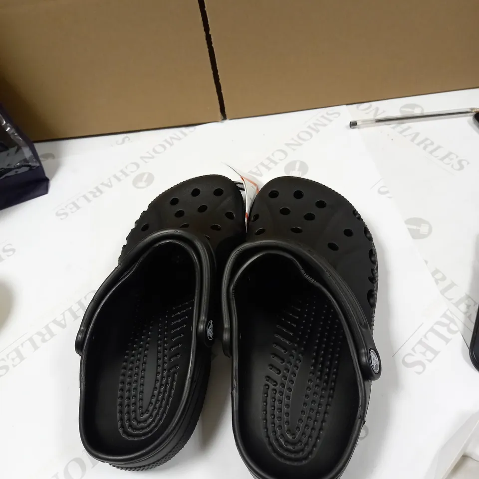 CROCS BLACK BAYA SIZE- UNISEX W8/M6