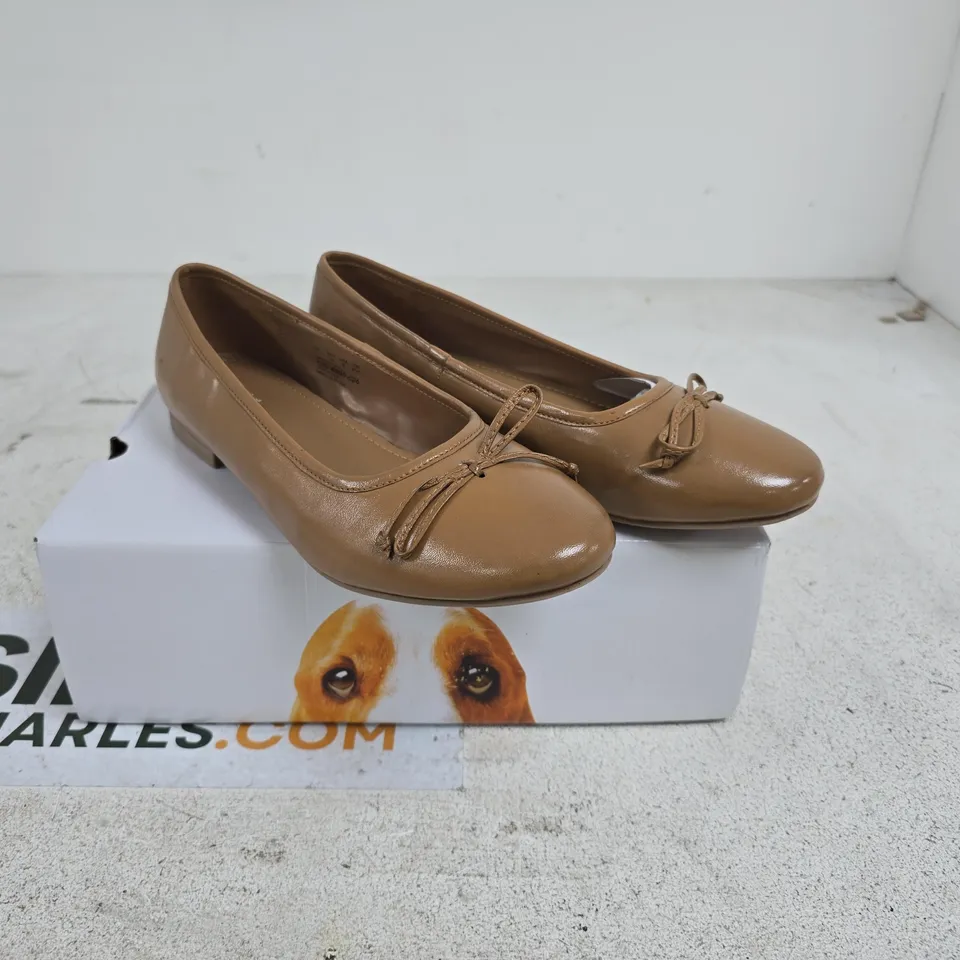 HUSH PUPPIES WOMENS NAOMI BALLET TAN SHOES SIZE 6 BOXED