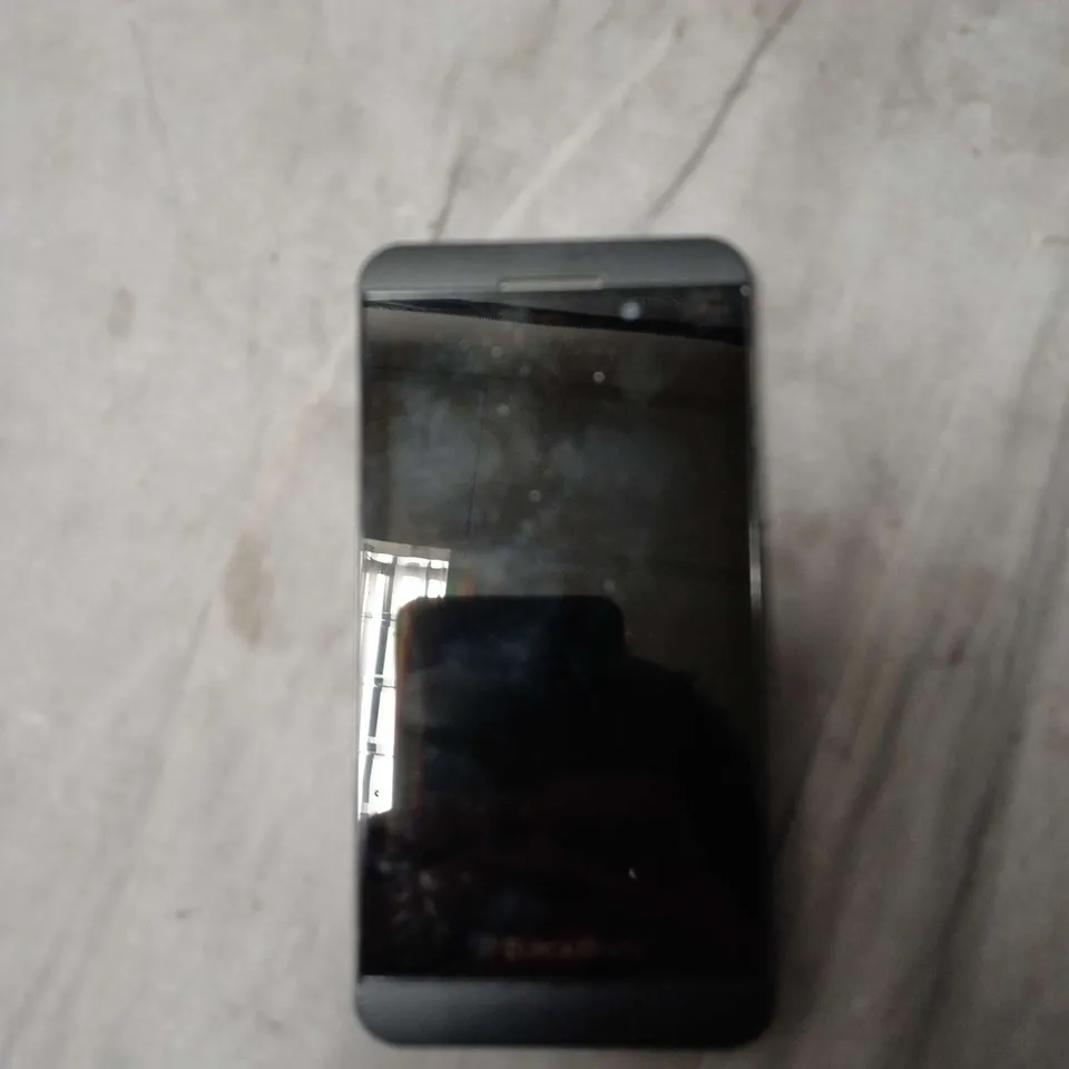 BLACKBERRY Z10 SMARTPHONE – BLACK, BOXED WITH CHARGER & CABLES