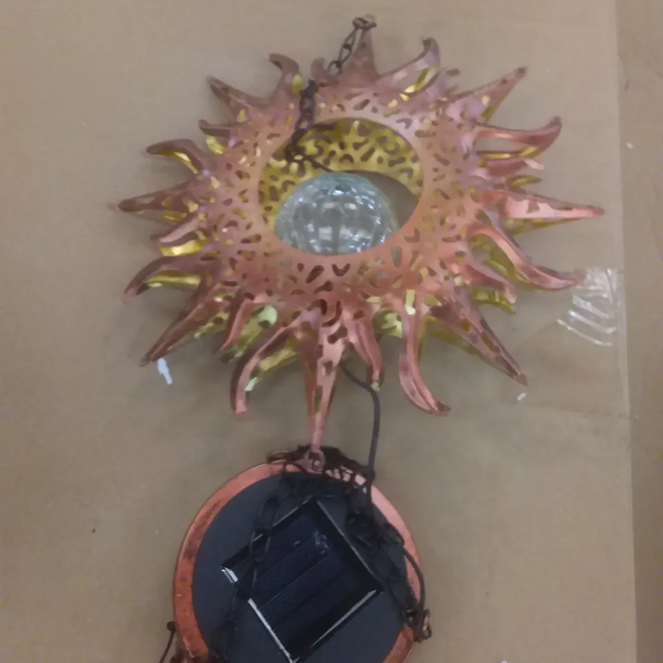 BOXED SOLAR POWERED SUN WITH CHIMES