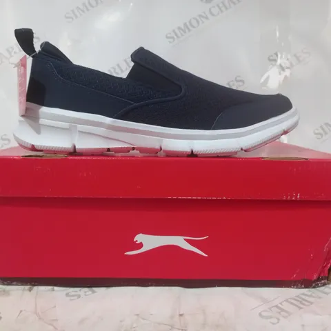 BOXED PAIR OF SLAZENGER ZEAL SLIP-ON SHOES IN NAVY UK SIZE 8
