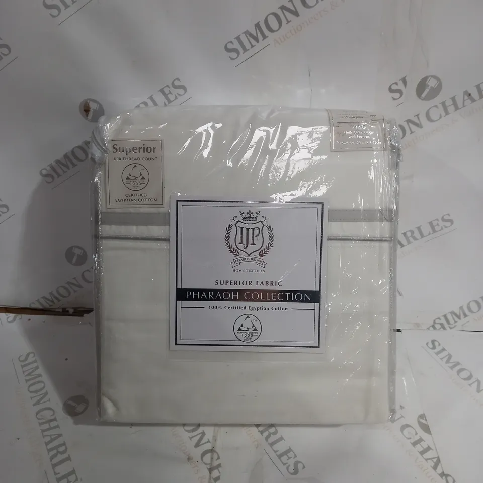 IJP PHARAOH COLLECTION KING SIZE QUILT WITH BUTTONS & PILLOWS