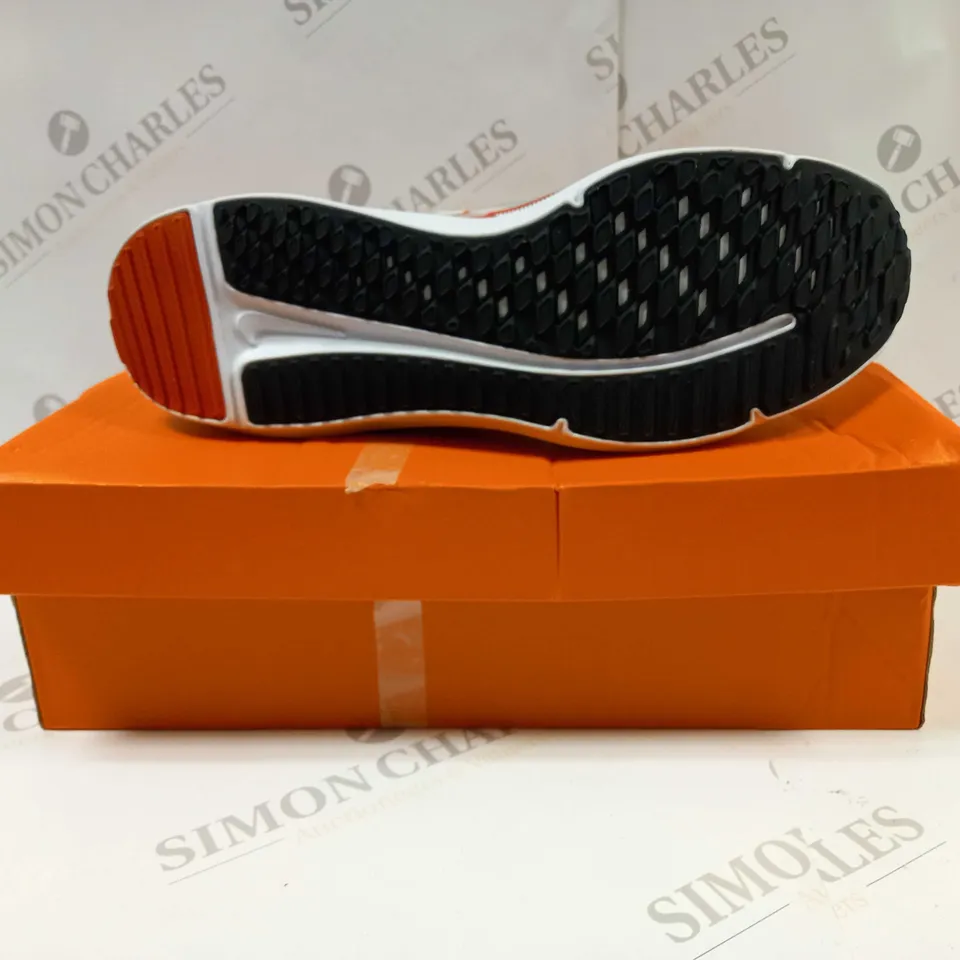 BOXED PAIR OF NIKE DD9293-009 DOWNSHIFTER 12 SHOES UK SIZE 10 