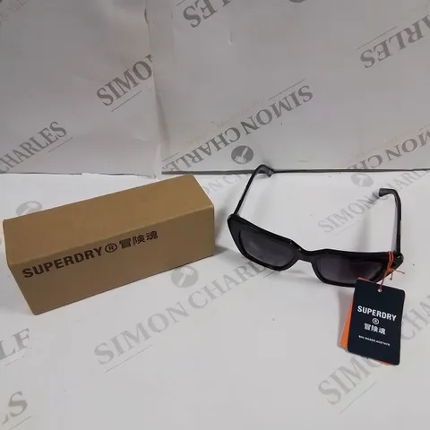 BOXED SUPERDRY SDR 90S ANGULAR BLACK/SMOKE FACE SUNGLASSES